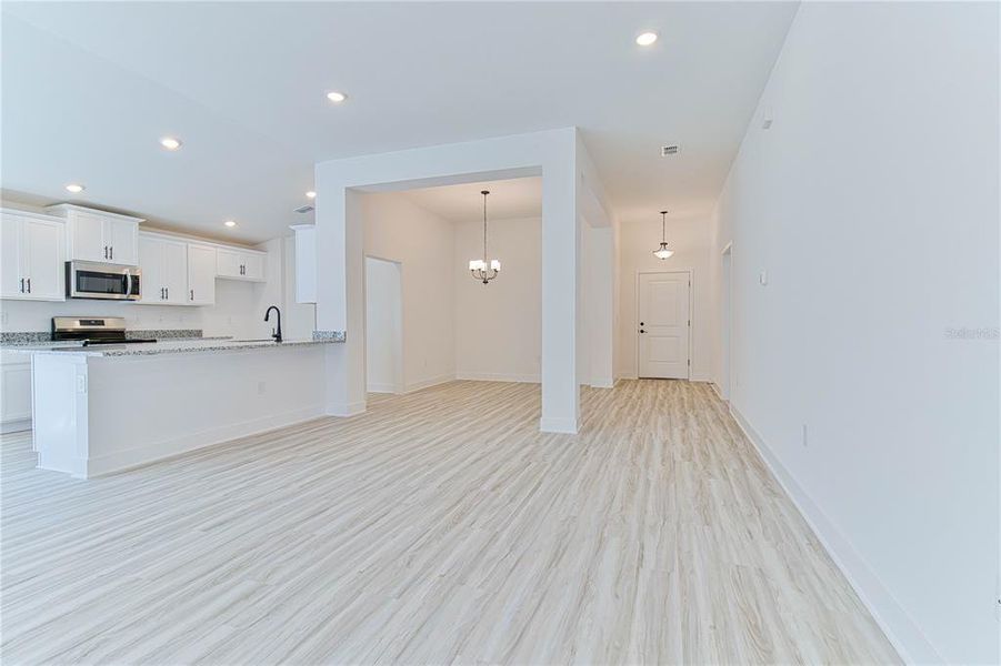Spacious, unfurnished interior of a new home in Briarwood, Alachua (Image 24).