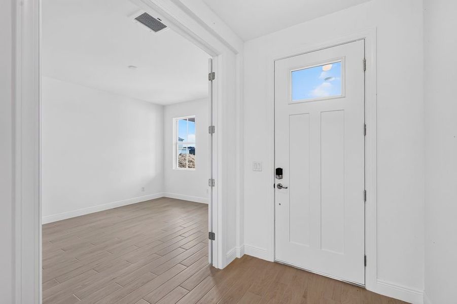 Spacious, unfurnished interior of a new home in The Sanctuary – Royal Collection, Punta Gorda (Image 18).