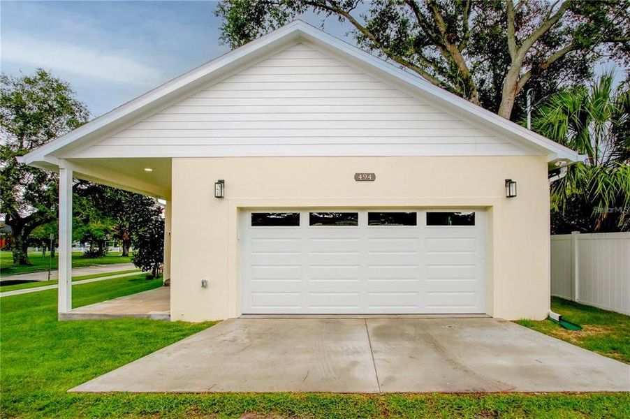 Exterior details and patio area of a home in , St. Petersburg (Image 28).
