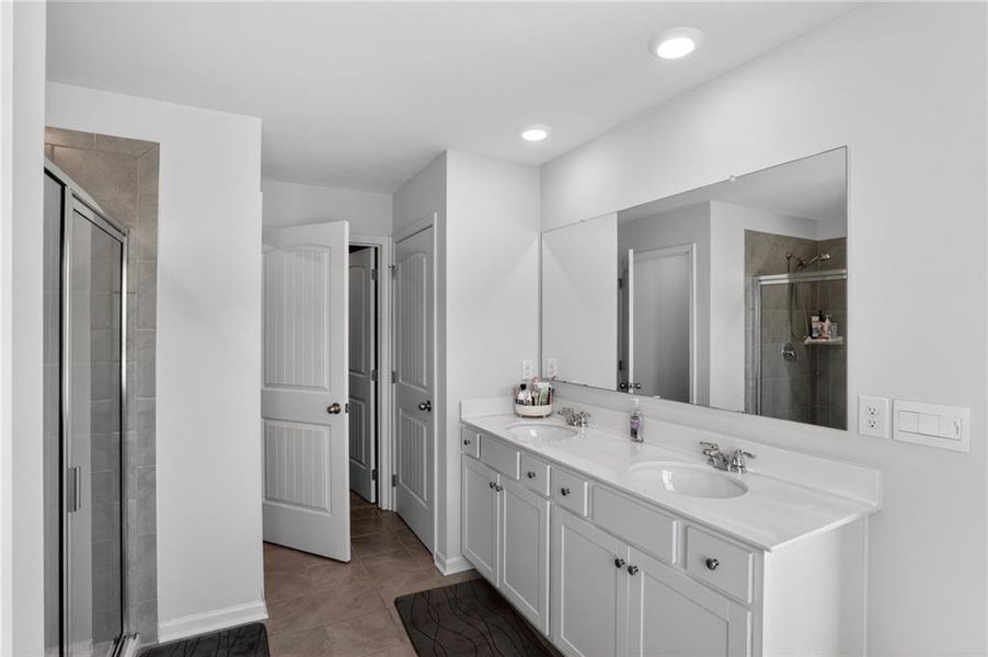 Furnished interior view inside a new home in , Buford (Image 10).