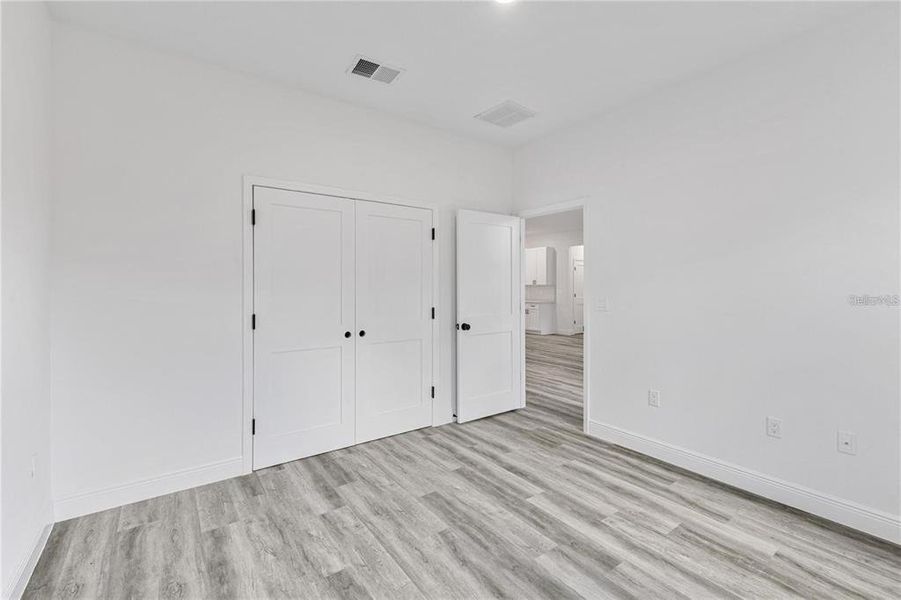 Spacious, unfurnished interior of a new home in , Ocala (Image 9).