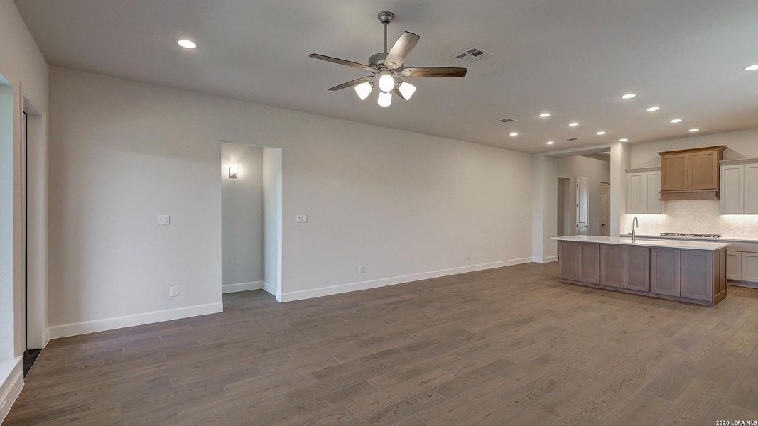 Spacious, unfurnished interior of a new home in Ladera, San Antonio (Image 20).