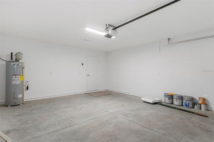 Spacious, unfurnished interior of a new home in , Brooksville (Image 35).