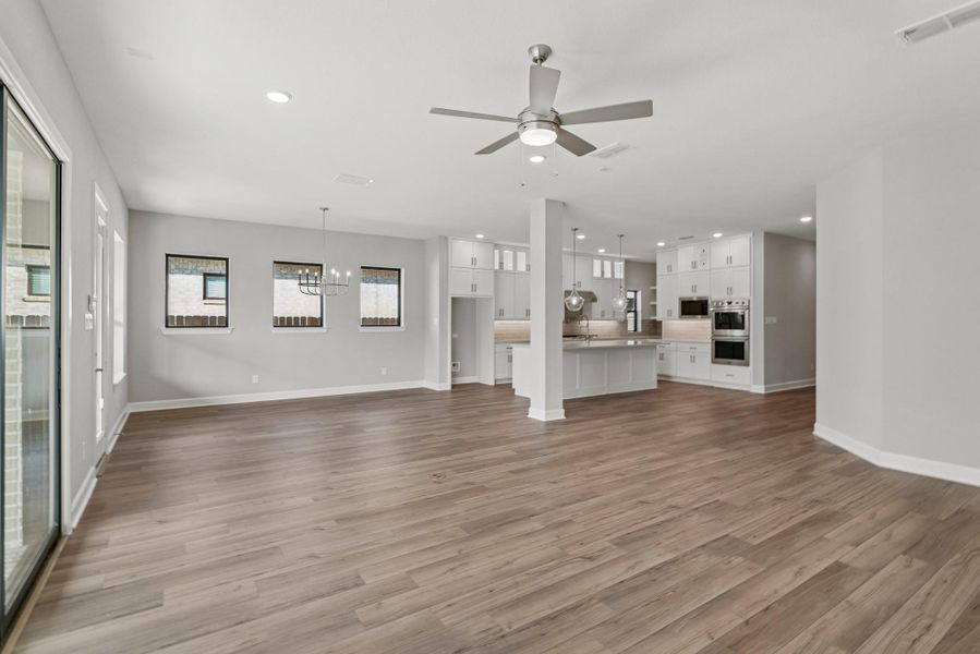 Spacious, unfurnished interior of a new home in The Meadows at Imperial Oaks, Conroe (Image 21).