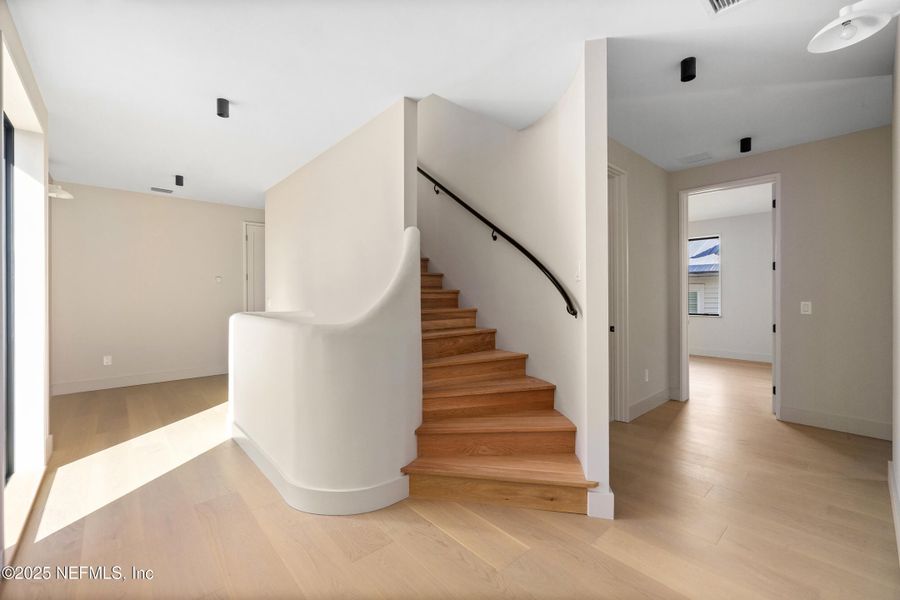 Spacious, unfurnished interior of a new home in , Atlantic Beach (Image 60).