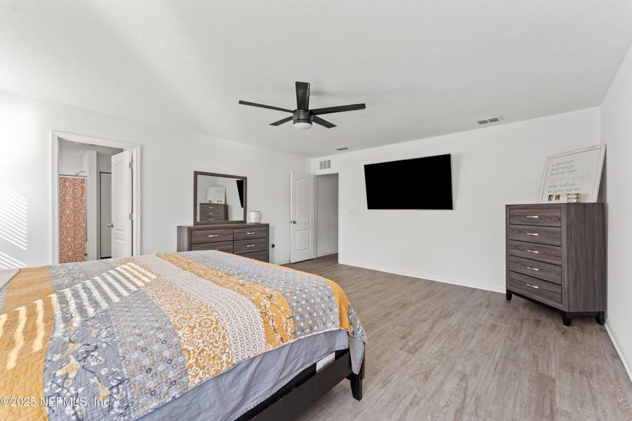 Furnished interior view inside a new home in Cross Creek Express, Green Cove Springs (Image 10).