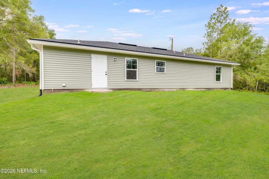Exterior details and patio area of a home in , Keystone Heights (Image 12).