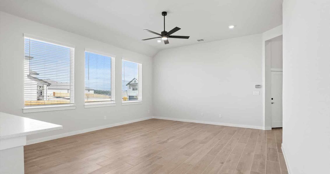 Spacious, unfurnished interior of a new home in Meyer Ranch, New Braunfels (Image 16).
