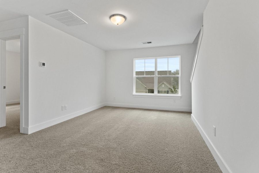 Spacious, unfurnished interior of a new home in Greenrich Mill, Simpsonville (Image 13).