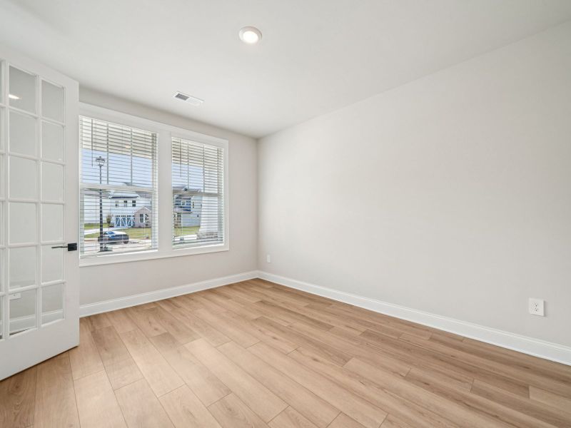 Spacious, unfurnished interior of a new home in Vines at Mill Creek - Legacy Series, Braselton (Image 10).