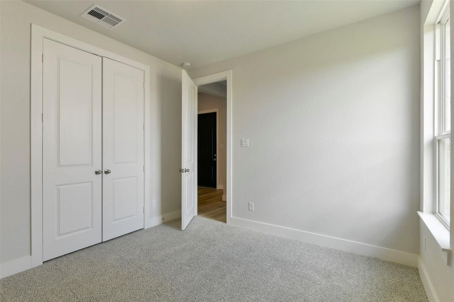 Spacious, unfurnished interior of a new home in Lago Mar, Texas City (Image 24).