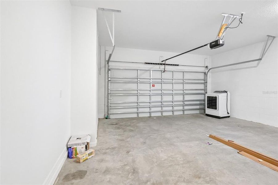 Spacious, unfurnished interior of a new home in Eagletail Landings, Howey-in-the-Hills (Image 35).
