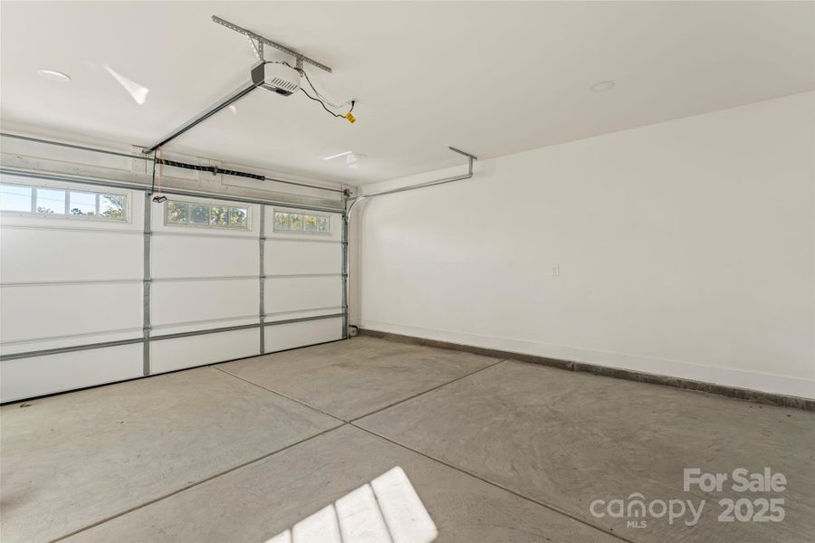 Spacious, unfurnished interior of a new home in , Fort Mill (Image 33).