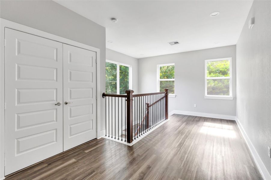 Spacious, unfurnished interior of a new home in , Houston (Image 18).