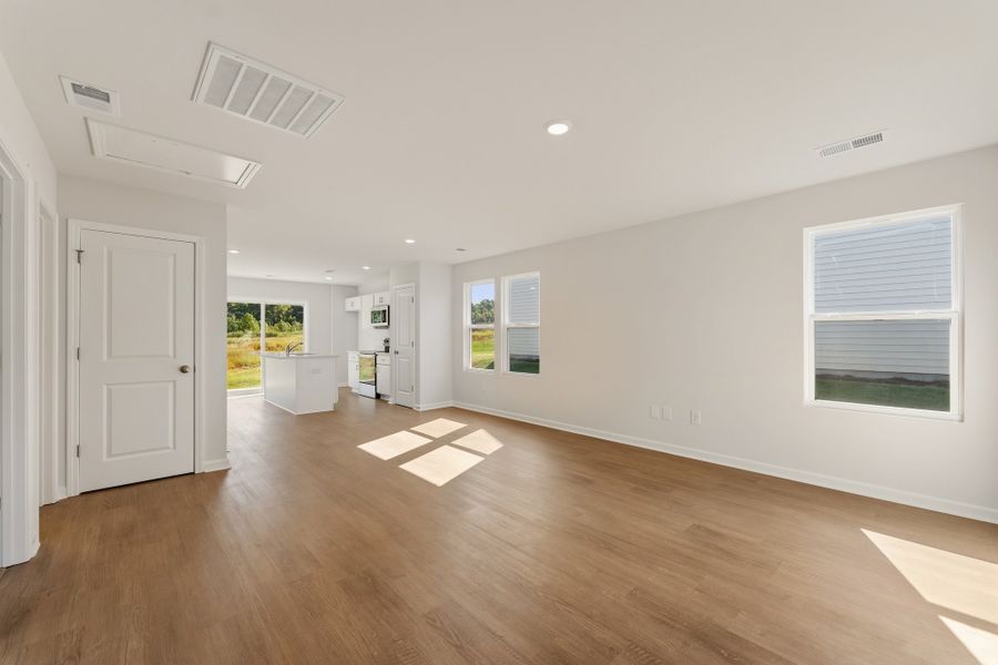 Spacious, unfurnished interior of a new home in Evergreen, Spartanburg (Image 8).