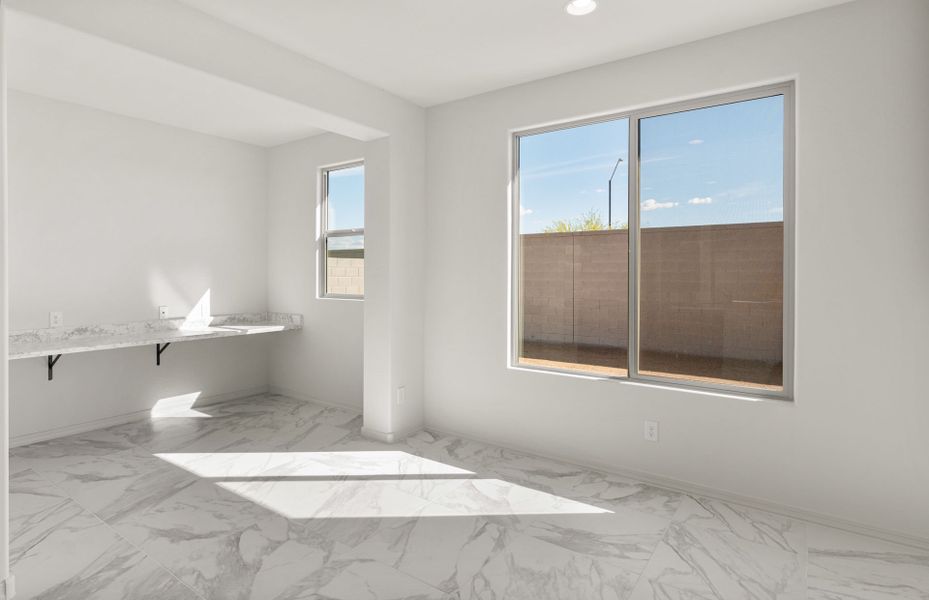 Spacious, unfurnished interior of a new home in Allen Ranches, Litchfield Park (Image 19).