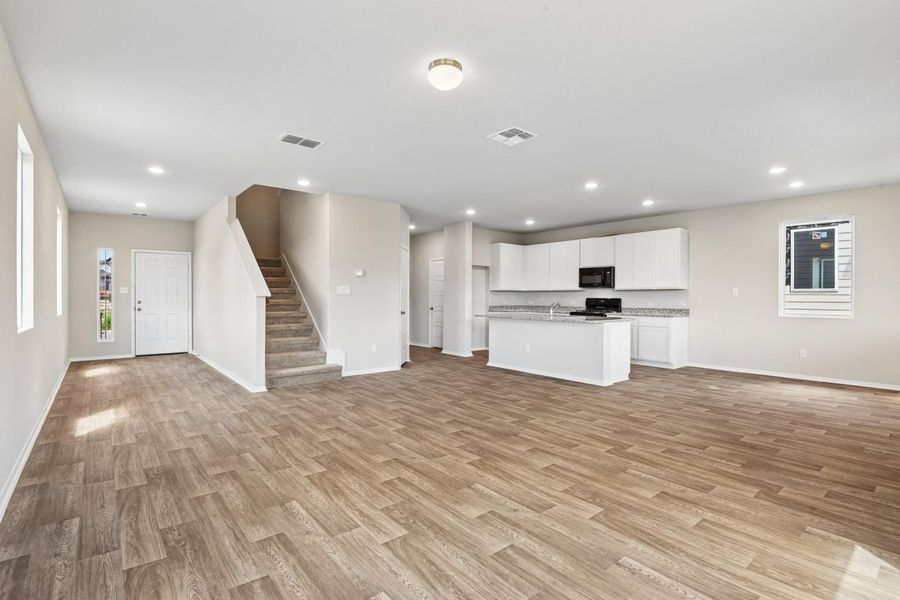 Spacious, unfurnished interior of a new home in Hunters Ranch, San Antonio (Image 12).