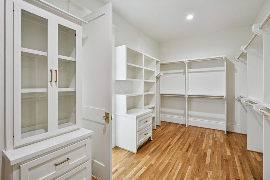 Amazing closet! Amazing closet!