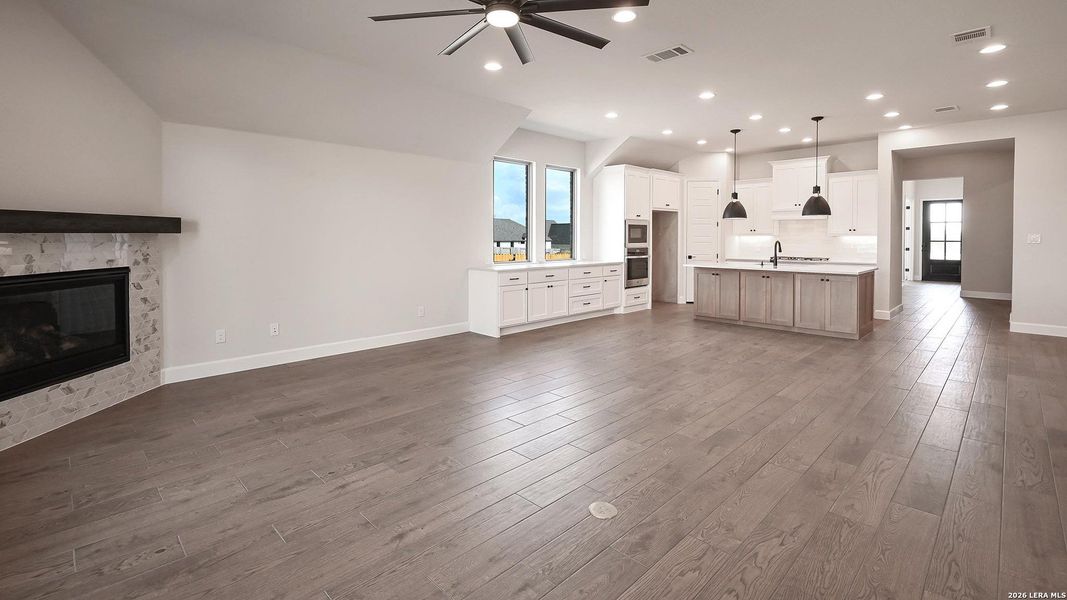 Spacious, unfurnished interior of a new home in Cibolo Valley Heights, Cibolo (Image 19). Spacious, unfurnished interior of a new home in Cibolo Valley Heights, Cibolo (Image 19).