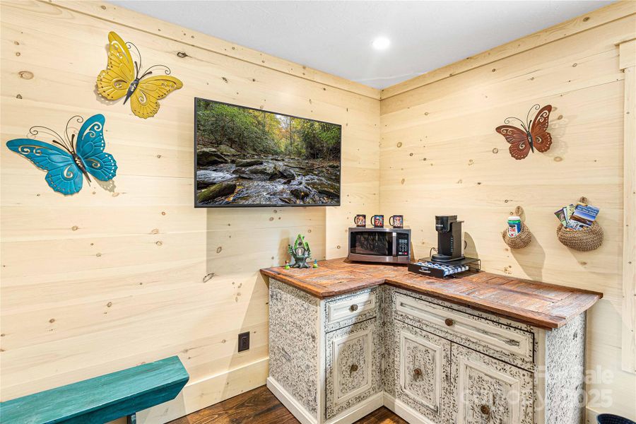 Furnished interior view inside a new home in , Cashiers (Image 21).