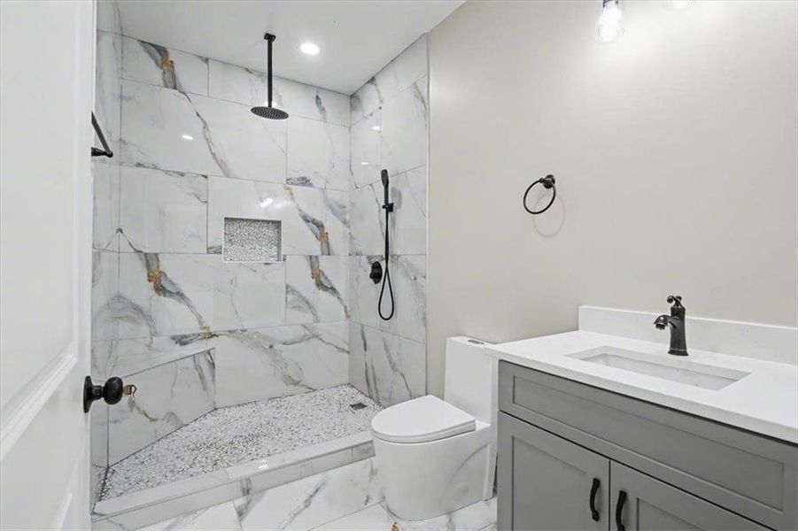 Furnished interior view inside a new home in , Lindale (Image 14).