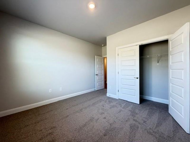 Spacious, unfurnished interior of a new home in Tuscany Hills, Douglasville (Image 28).