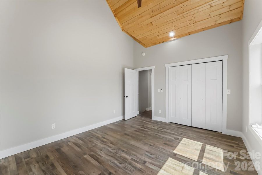 Spacious, unfurnished interior of a new home in , Marion (Image 19).