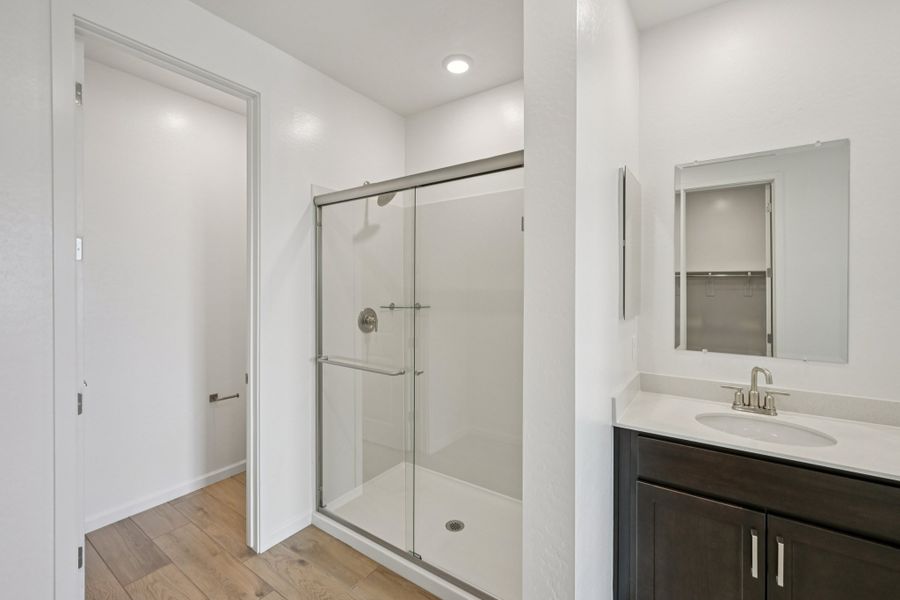 Primary bath. Finishes and options may vary by community