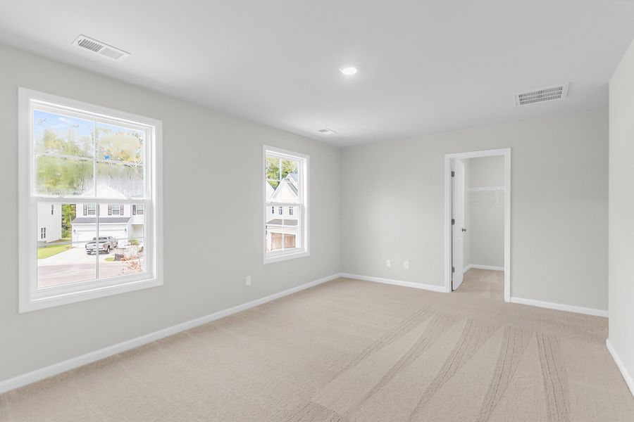 Spacious, unfurnished interior of a new home in Central Creek, Goose Creek (Image 27).
