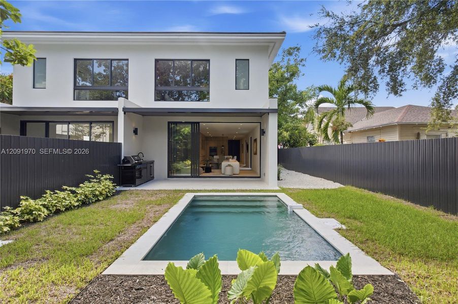 Exterior details and patio area of a home in , Miami (Image 26).
