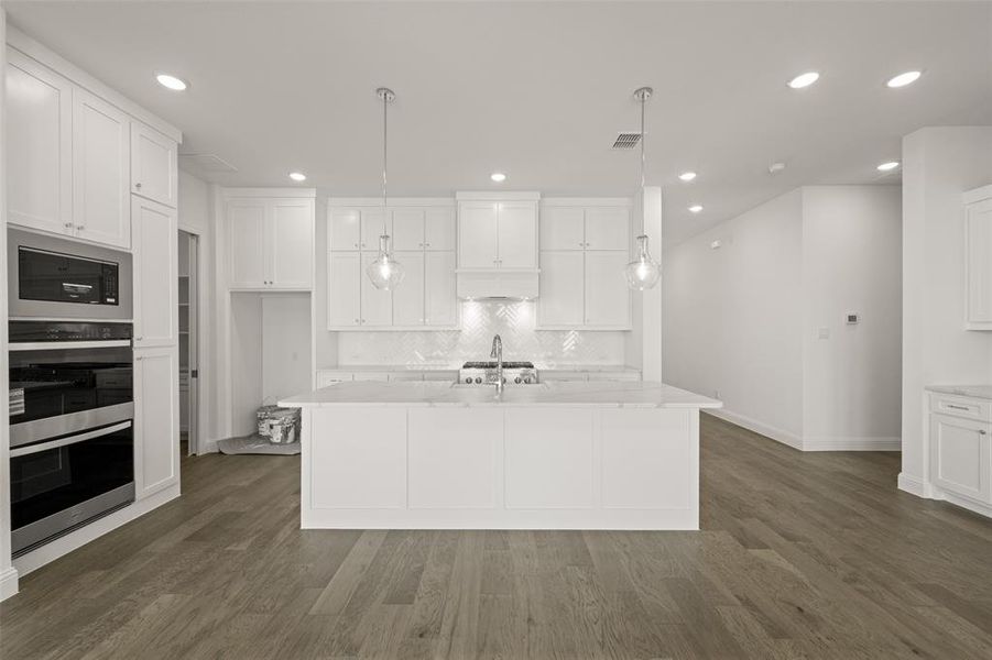 Furnished interior view inside a new home in Walsh Ranch 60', Fort Worth (Image 5). Furnished interior view inside a new home in Walsh Ranch 60', Fort Worth (Image 5).