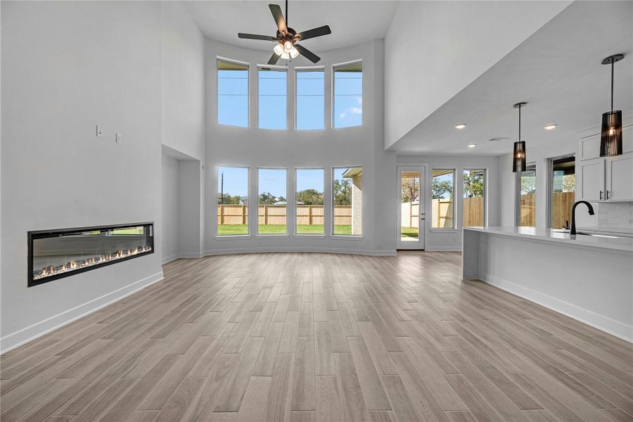 Spacious, unfurnished interior of a new home in Sienna, Missouri City (Image 12).