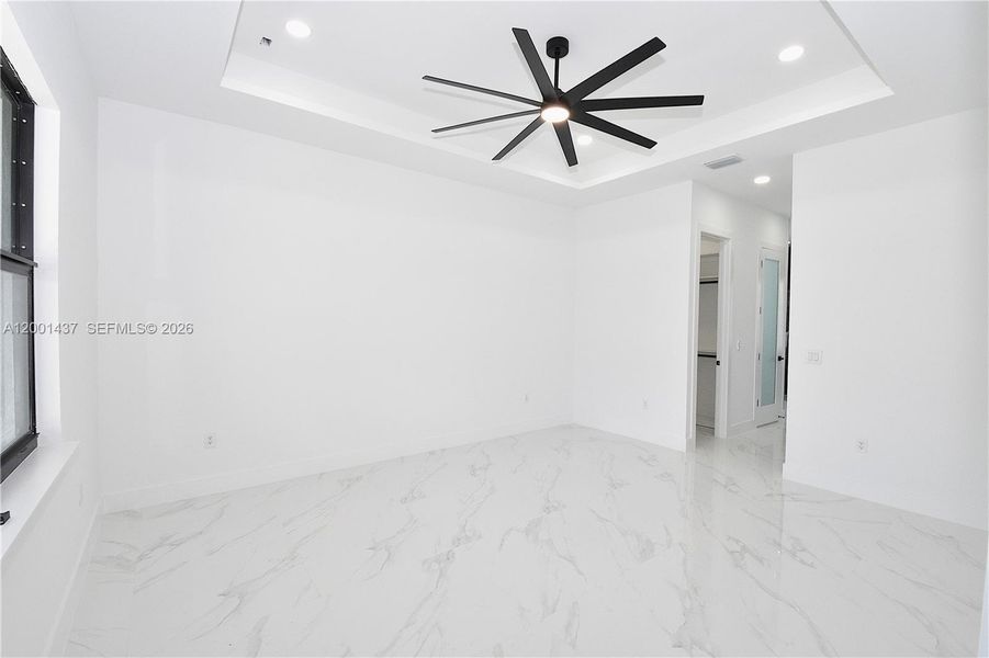 Spacious, unfurnished interior of a new home in , Lehigh Acres (Image 18).