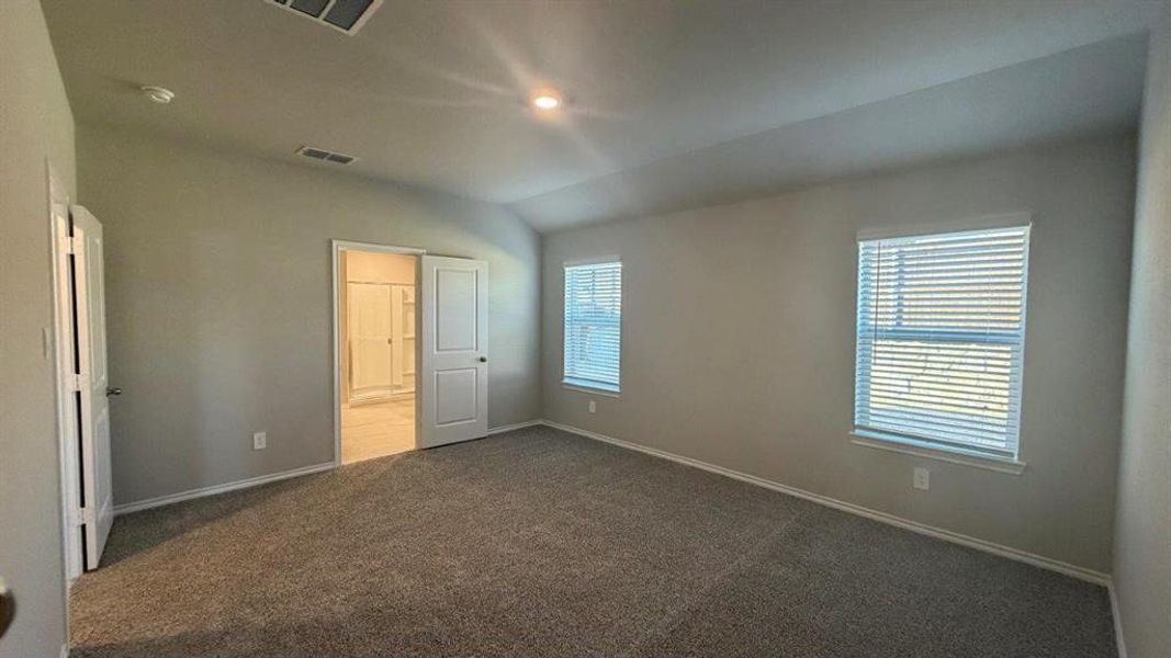 Spacious, unfurnished interior of a new home in Hickory Grove, Krum (Image 7).