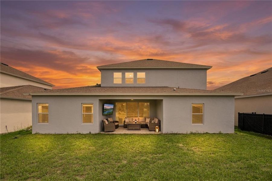 Exterior details and patio area of a home in Talichet, Howey-in-the-Hills (Image 4).