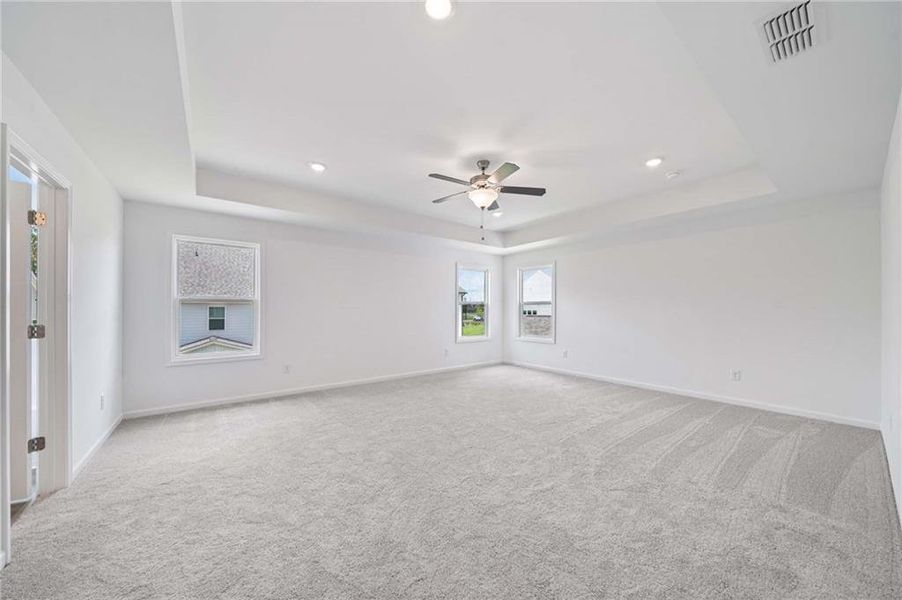 Spacious, unfurnished interior of a new home in Eastlyn Crossing, Flowery Branch (Image 26).