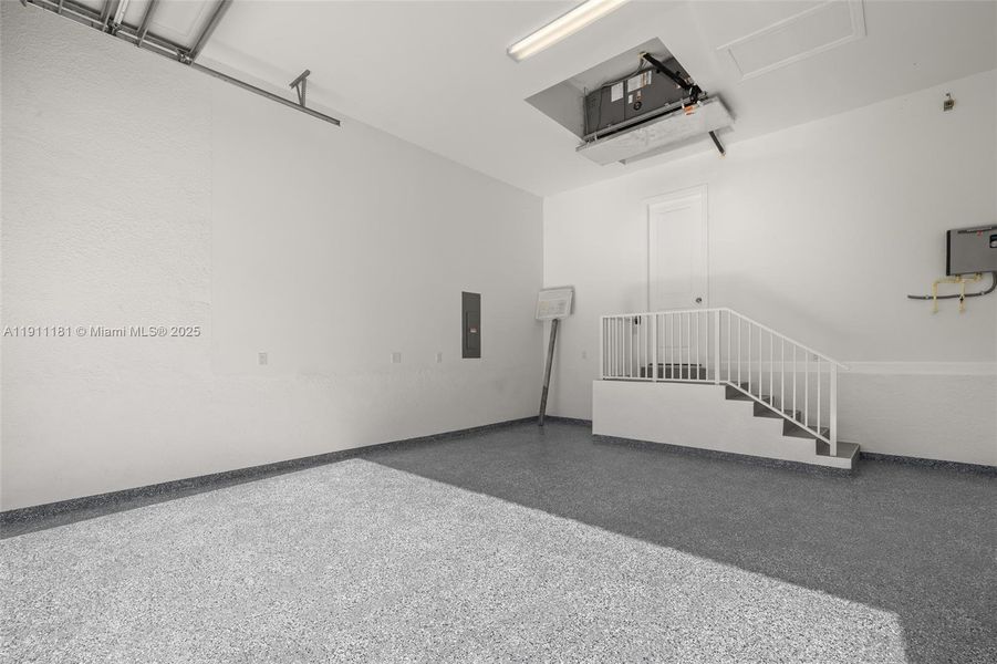 Spacious, unfurnished interior of a new home in , Fort Myers (Image 19).