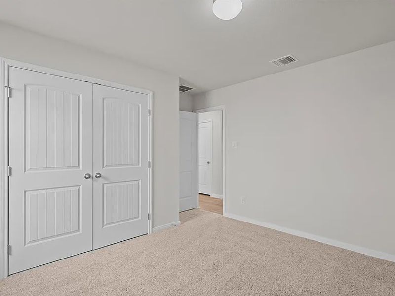 Representative unfurnished interior of a home built from the Lexington 2012 S by Saratoga Homes in Butler Farms, Liberty Hill (Image 28).