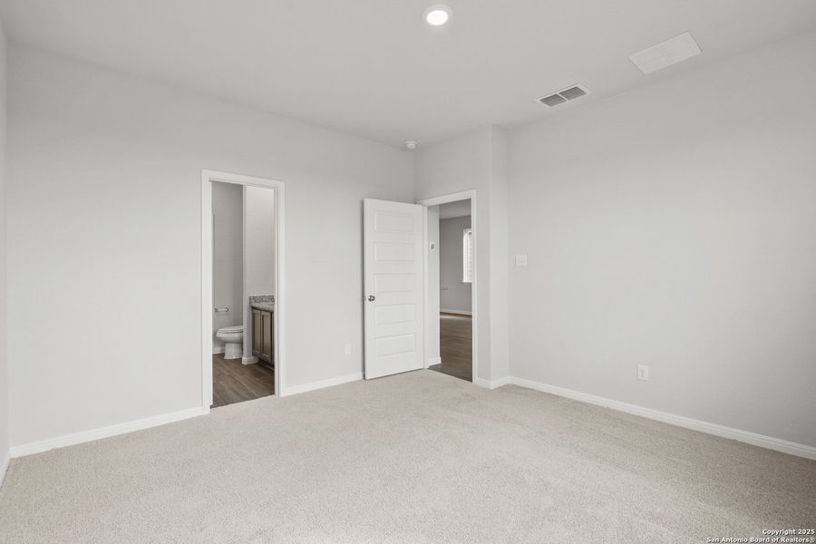 Spacious, unfurnished interior of a new home in Timber Creek, San Antonio (Image 31). Spacious, unfurnished interior of a new home in Timber Creek, San Antonio (Image 31).