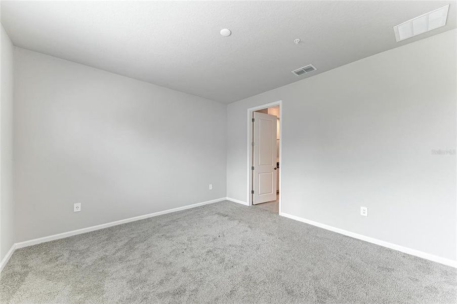 Spacious, unfurnished interior of a new home in Wellen Park, Venice (Image 24).