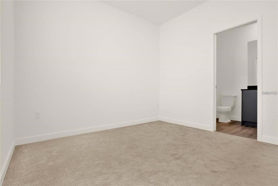 Spacious, unfurnished interior of a new home in , Kissimmee (Image 17).