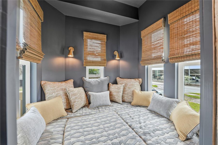 Furnished interior view inside a new home in , Galveston (Image 24).