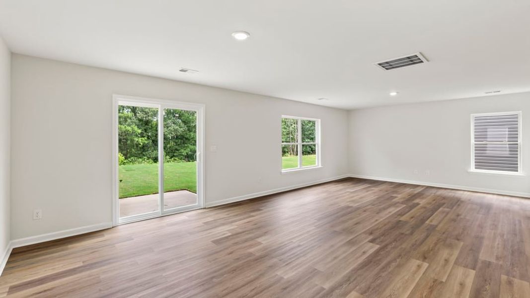 Spacious, unfurnished interior of a new home in Durbin Meadows, Fountain Inn (Image 22).