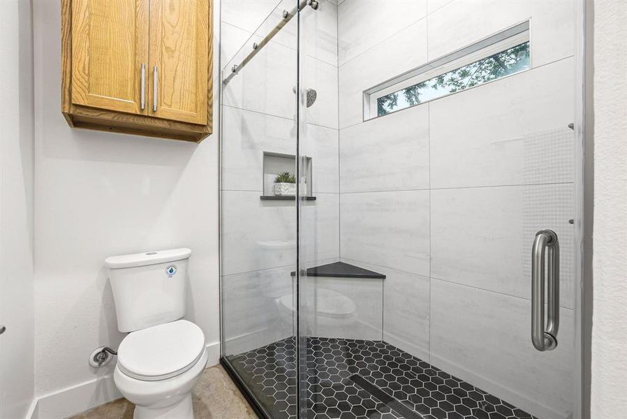 Furnished interior view inside a new home in , Denison (Image 13).