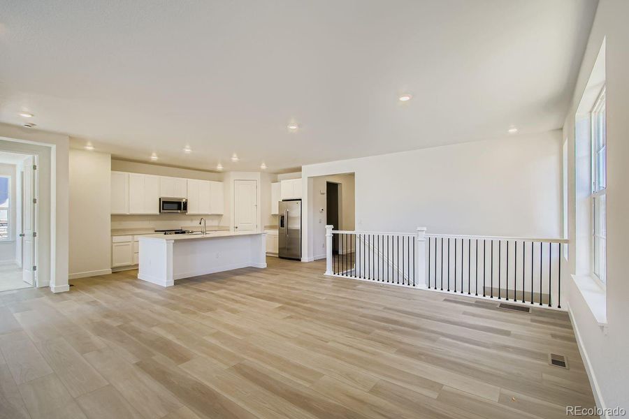 Spacious, unfurnished interior of a new home in Ken-Caryl Ranch: The Monarch Collection, Littleton (Image 8).