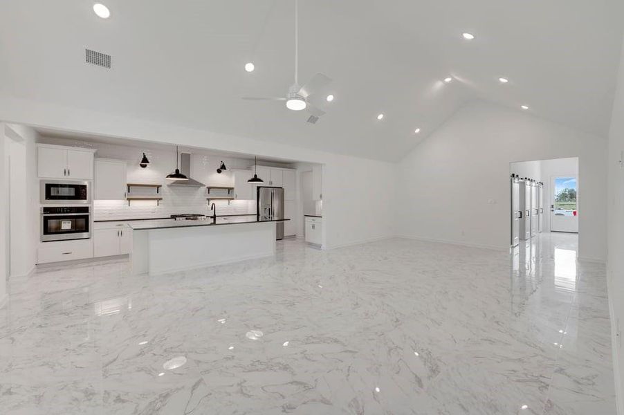 Spacious, unfurnished interior of a new home in Sundance Cove, Crosby (Image 18).