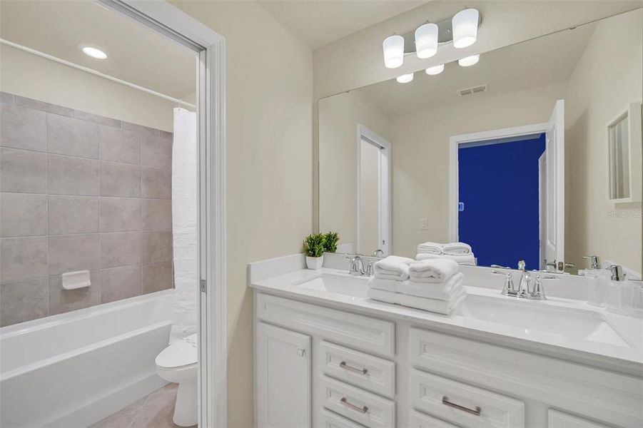 Furnished interior view inside a new home in , Clermont (Image 41).