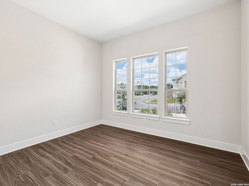 Spacious, unfurnished interior of a new home in Cibolo Crossing, Universal City (Image 16).