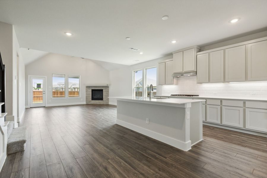 Furnished interior view inside a new home in Dove Hollow, Waxahachie (Image 8).