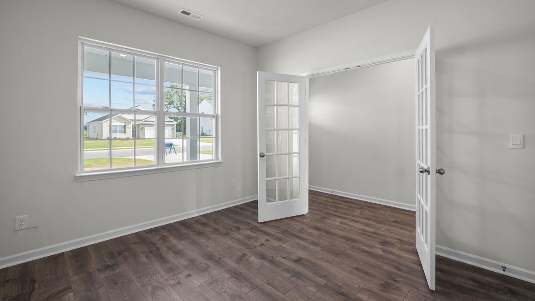 Spacious, unfurnished interior of a new home in Ridgewood Farms, Winterville (Image 6).